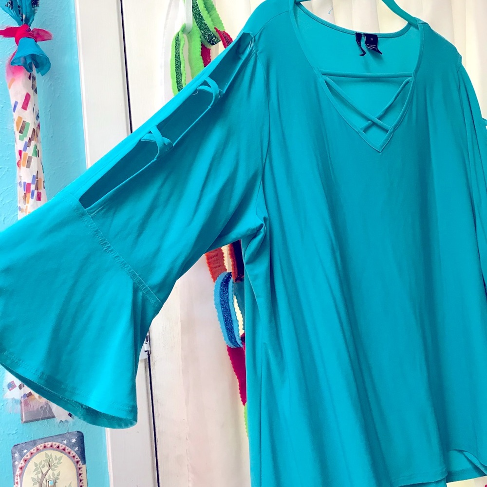 Super cute teal turquoise cut out ruffle 3/4 sleeve comfortable dress shirt